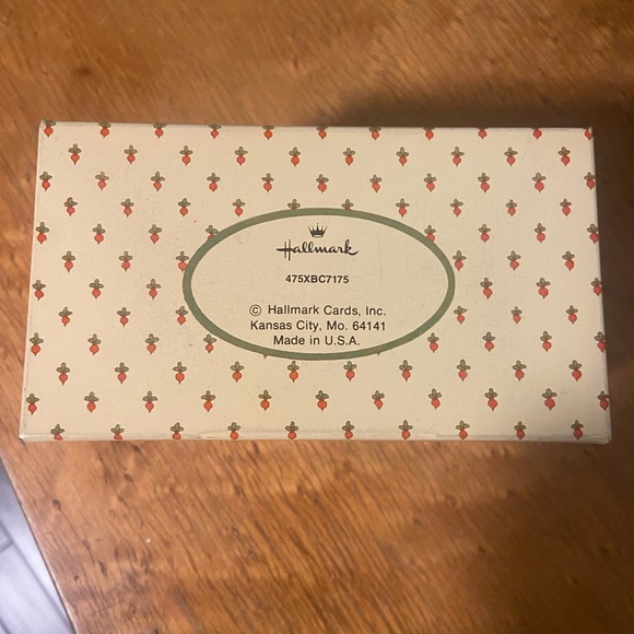 Vintage. Hallmark Recipe Tin “Bon Appetit Good Food Good Friends” - Picture 2 of 5